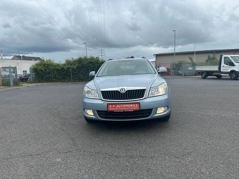 Blau Gebraucht 2011 Skoda Octavia Family Kombi | 3.799 € (Etwas zu teuer) - Bild 1/3