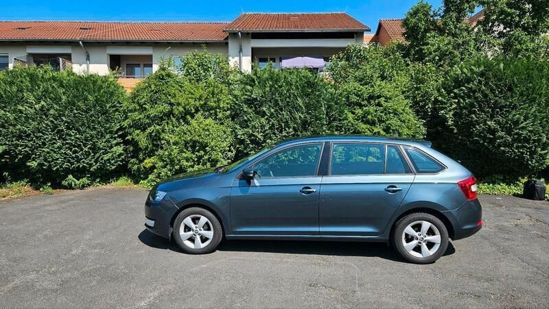 Grau Gebraucht 2016 Skoda Rapid Kombi | 7.700 € (Fairer Preis) - Bild 1/4