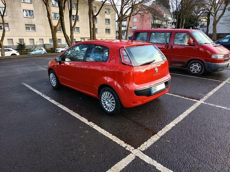 Gebraucht Fiat Punto 69 PS (50 kW) 2012 Rot Kleinwagen