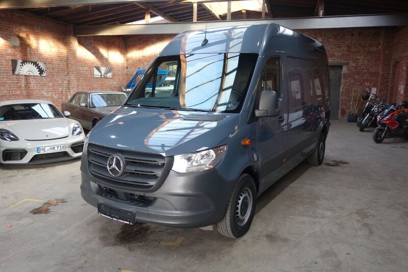Grau Gebraucht 2021 Mercedes E-Sprinter Van | 16.980 € (Fairer Preis) - Bild 1/4