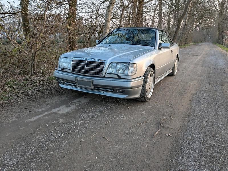Gebraucht Mercedes E320 AMG 224 PS (164 kW) 1993 Silber Cabrio