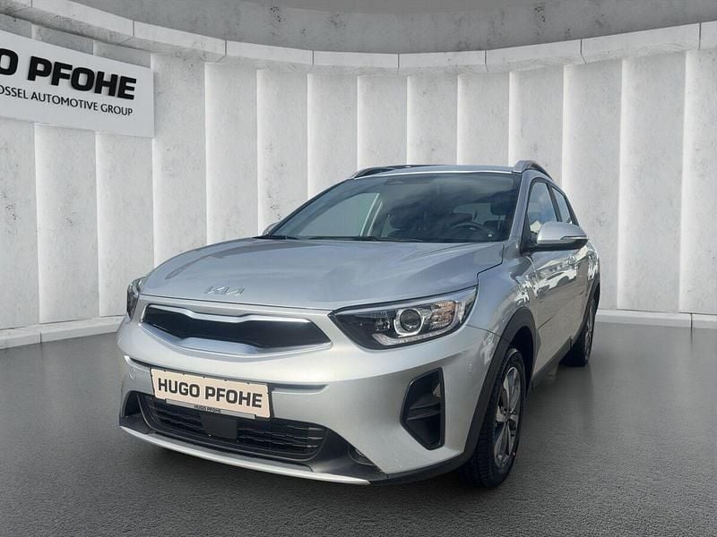 Seidensilber Gebraucht 2025 Kia Stonic Vision SUV | 19.105 € (Fairer Preis) - Bild 1/4