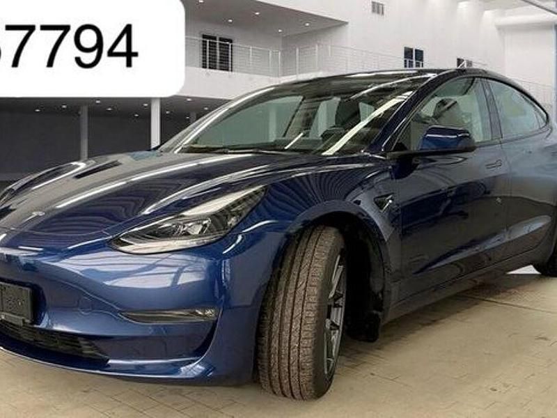 Blau metallic (metallic) Gebraucht 2021 Tesla Model 3 Limousine | 27.950 € (Fairer Preis) - Bild 1/4