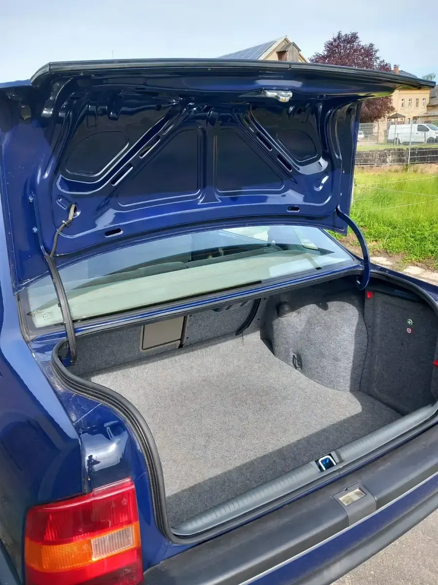 Gebraucht Opel Vectra 75 PS (55 kW) 1992 Blau Limousine