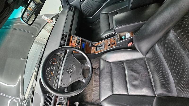 Gebraucht Mercedes E220 150 PS (110 kW) 1994 Schwarz Cabrio