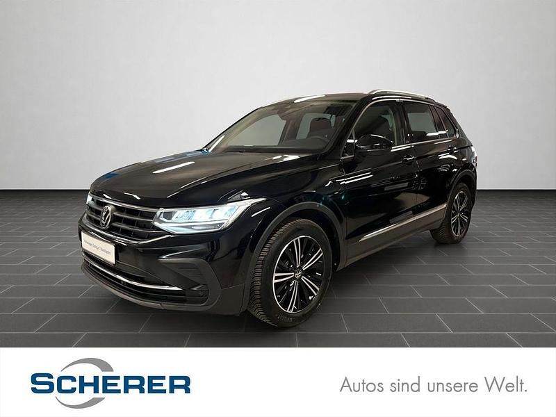 Gebraucht VW Tiguan Active 150 PS (110 kW) 2021 Deep black perleffekt (metallic) SUV