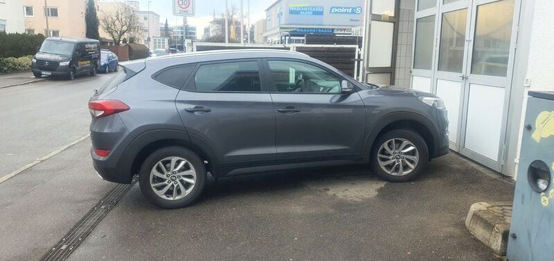 Grau Gebraucht 2016 Hyundai Tucson Style SUV | 13.000 € (Superpreis) - Bild 1/4
