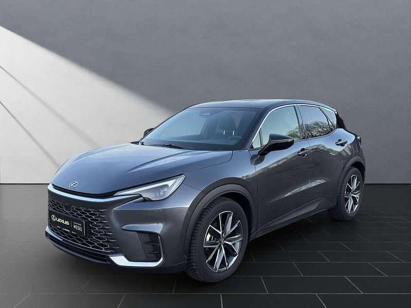 Gebraucht Lexus LBX 136 PS (100 kW) 2024 Grau SUV