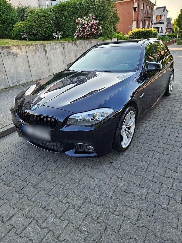 Schwarz Gebraucht 2011 BMW 520 M Sport Kombi | 11.800 € (Teuer) - Bild 1/4