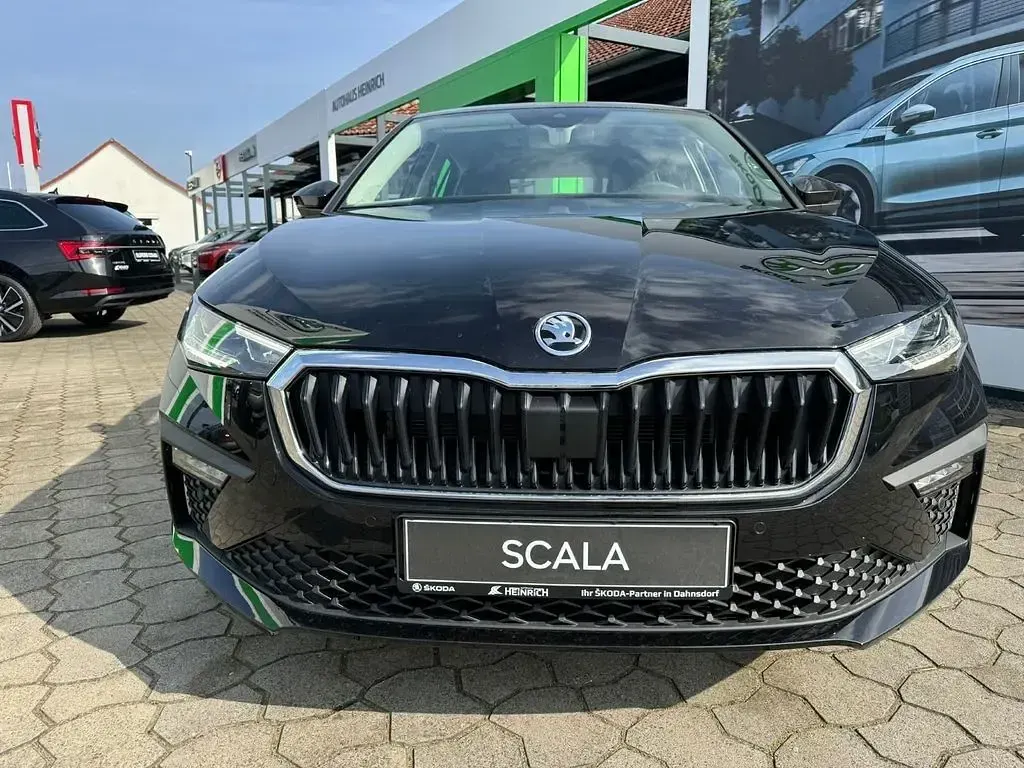 Gebraucht Skoda Scala 116 PS (85 kW) 2024 Blackmagic perleffekt Kleinwagen