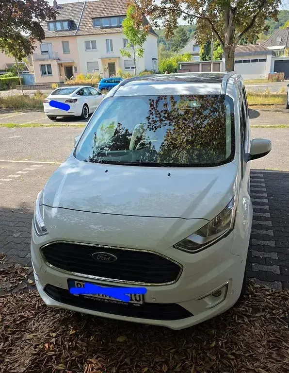 Gebraucht Ford Tourneo Titanium 120 PS (88 kW) 2019 Weiß Van / Kleinbus