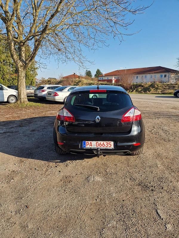 Gebraucht Renault Mégane III Bose Edition 131 PS (96 kW) 2012 Schwarz Kleinwagen