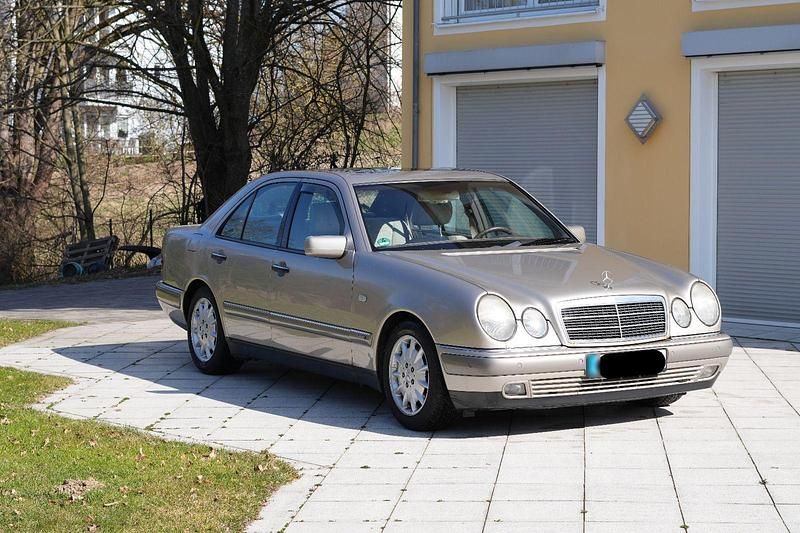 Gebraucht Mercedes E280 Elegance 193 PS (141 kW) 1997 Beige Limousine