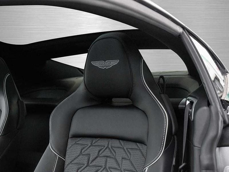 Neu Aston Martin Vanquish 835 PS (614 kW) 2026 Aluminite silver Coupé