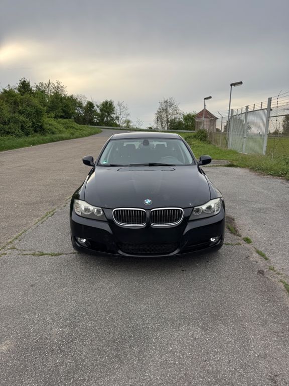 Schwarz Gebraucht 2009 BMW 325 Sport Line Kombi | 4.499 € (Guter Preis) - Bild 1/4