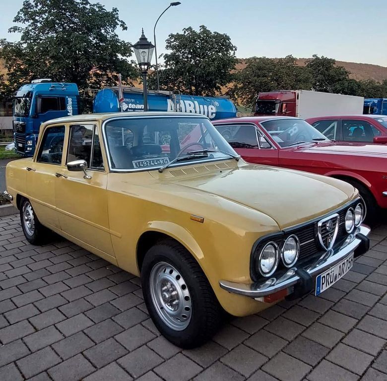 Schwarz Gebraucht 1975 Alfa Romeo Giulia Super Limousine | 22.999 € - Bild 1/4
