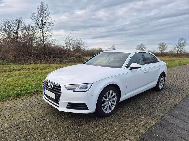 Weiß Gebraucht 2018 Audi A4 Limousine | 17.000 € (Superpreis) - Bild 1/4