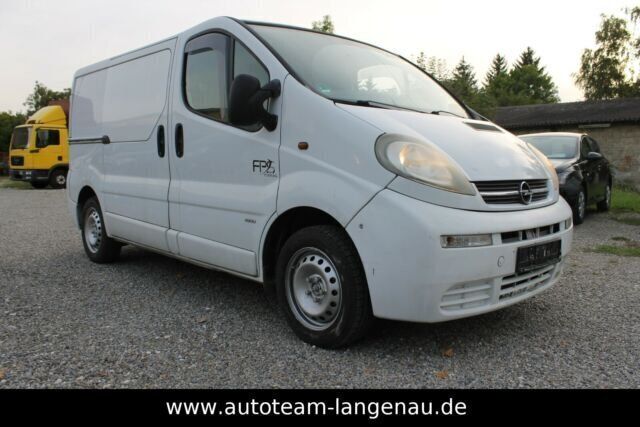 Gebraucht Opel Vivaro 82 PS (60 kW) 2002 Weiß Van / Kleinbus
