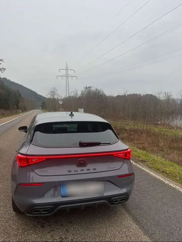 Gebraucht Cupra Leon 150 PS (110 kW) 2023 Grau Limousine