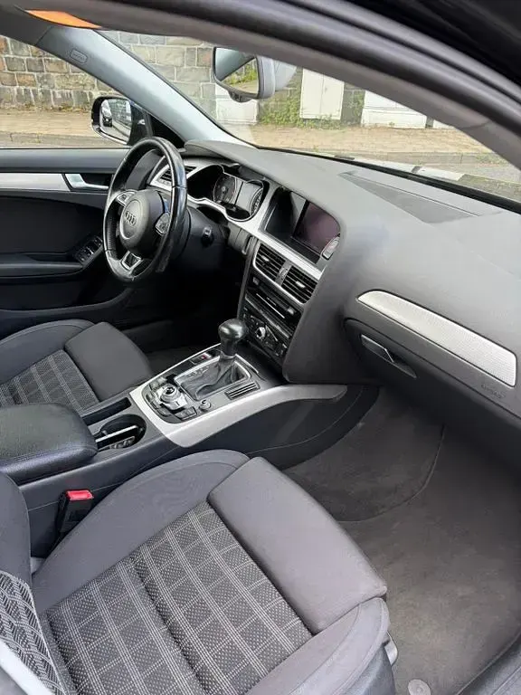 Gebraucht Audi A4 Attraction 204 PS (150 kW) 2015 Schwarz Kombi