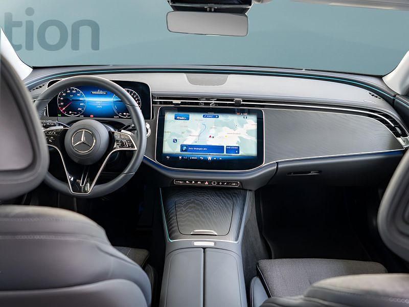 Gebraucht Mercedes E300 204 PS (150 kW) 2025 Schwarz Kombi