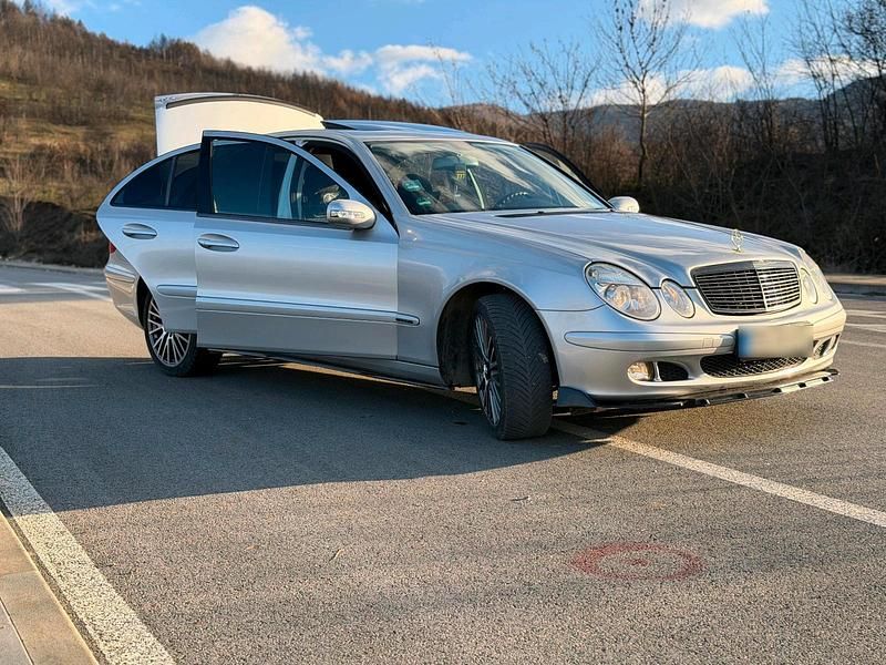 Gebraucht Mercedes E220 150 PS (110 kW) 2005 Silber Limousine