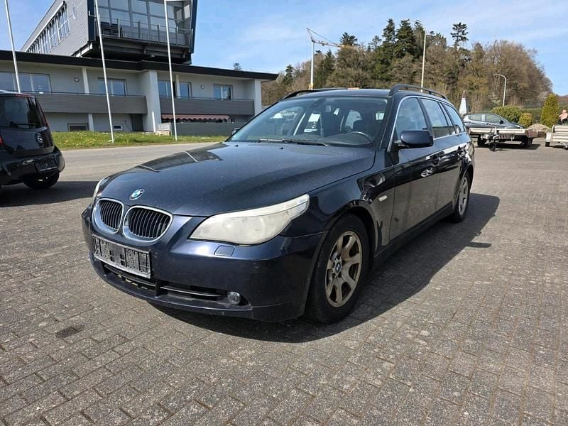 Gebraucht BMW 520 163 PS (119 kW) 2006 Blau Kombi