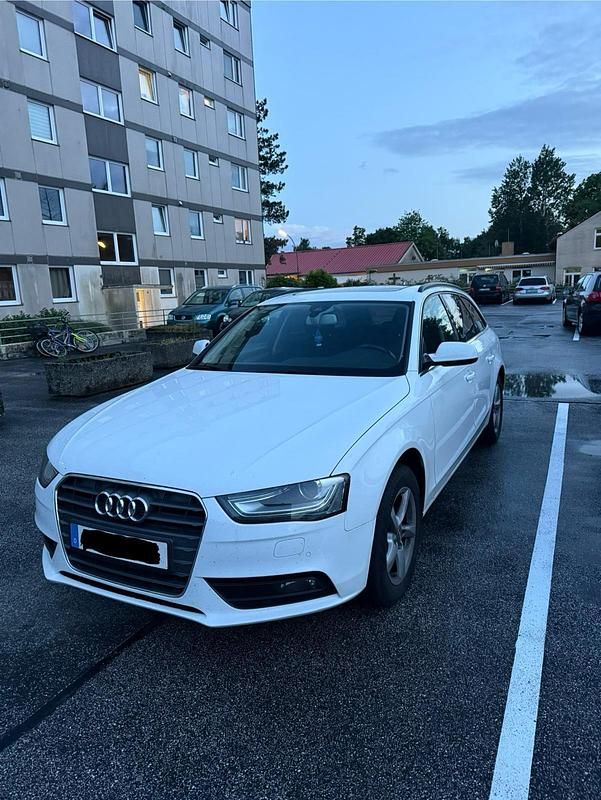 Gebraucht Audi A4 150 PS (110 kW) 2015 Weiß Kombi
