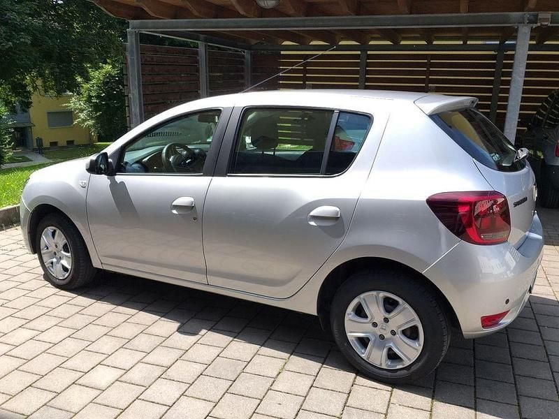 Grau Gebraucht 2018 Dacia Sandero Comfort Kleinwagen | 7.600 € (Fairer Preis) - Bild 1/4