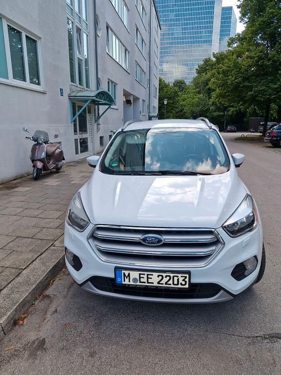 Weiß Gebraucht 2017 Ford Kuga Trend SUV | 10.800 € (Etwas zu teuer) - Bild 1/4