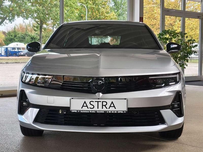 Neu Opel Astra 131 PS (96 kW) 2025 Kristall silber Limousine