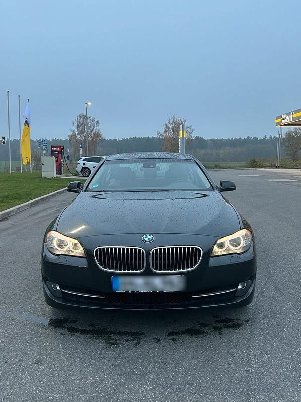 Grau Gebraucht 2010 BMW 528 Limousine | 11.250 € (Fairer Preis) - Bild 1/4