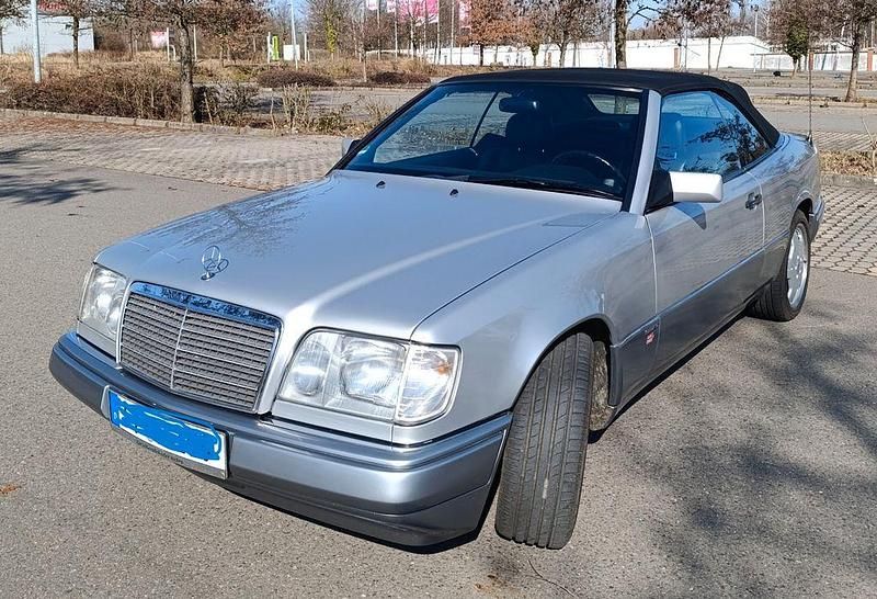 Gebraucht Mercedes E220 150 PS (110 kW) 1997 Silber Cabrio