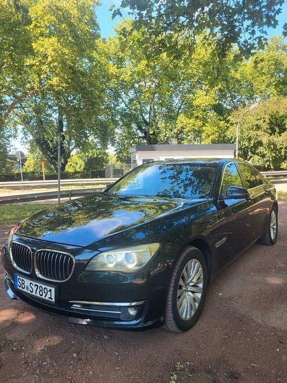 Schwarz Gebraucht 2014 BMW 730 Limousine | 14.500 € (Superpreis) - Bild 1/4