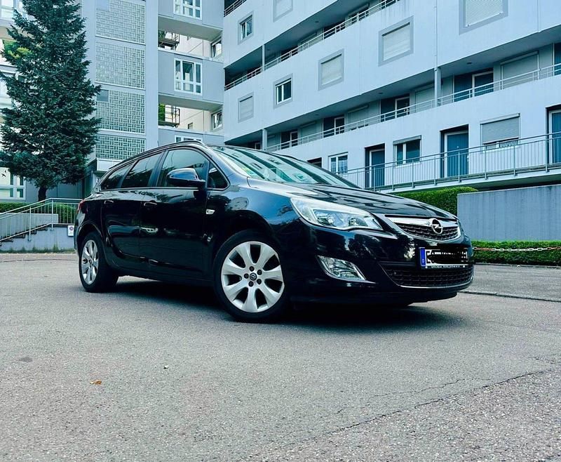 Schwarz Gebraucht 2011 Opel Astra Sport Kombi | 2.600 € (Guter Preis) - Bild 1/4