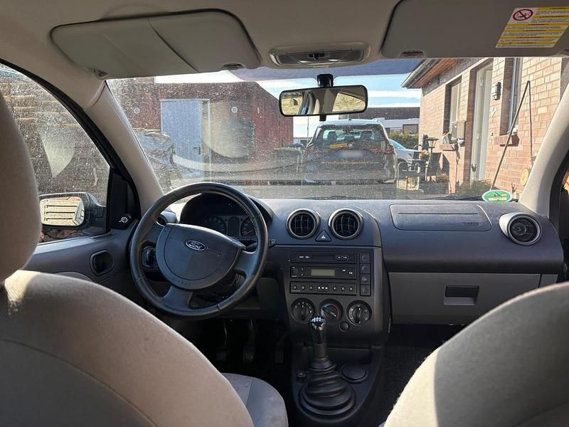 Gebraucht Ford Fiesta 60 PS (44 kW) 2003 Blau Kleinwagen