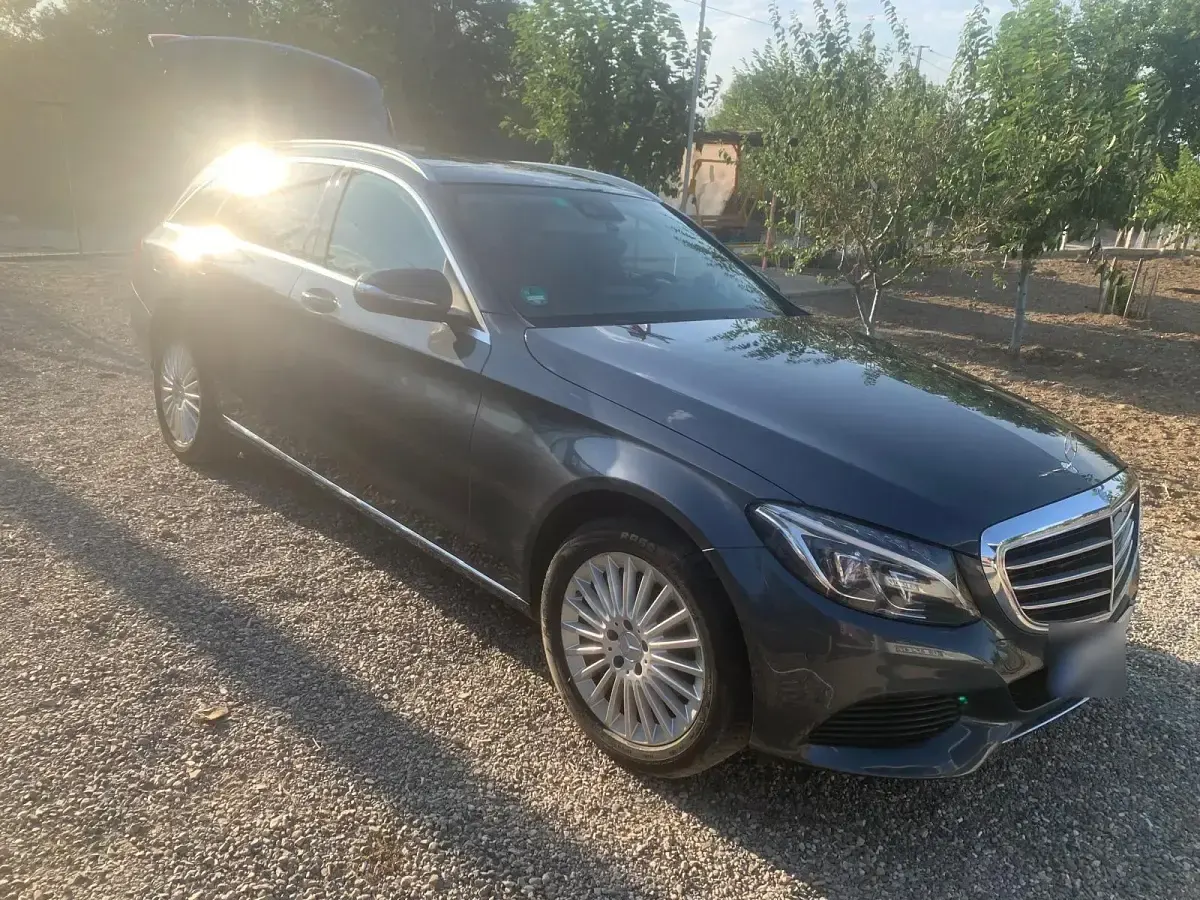 Gebraucht Mercedes C200 184 PS (135 kW) 2015 Andere farben Kombi