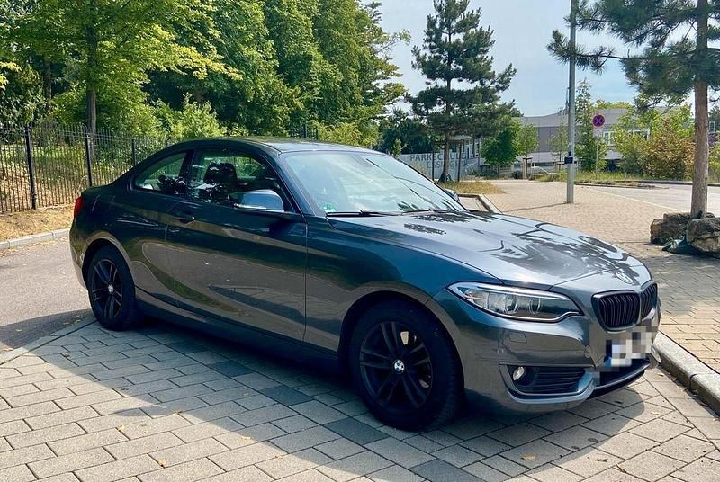 Grau Gebraucht 2016 BMW 220 Coupé | 16.790 € (Fairer Preis) - Bild 1/4