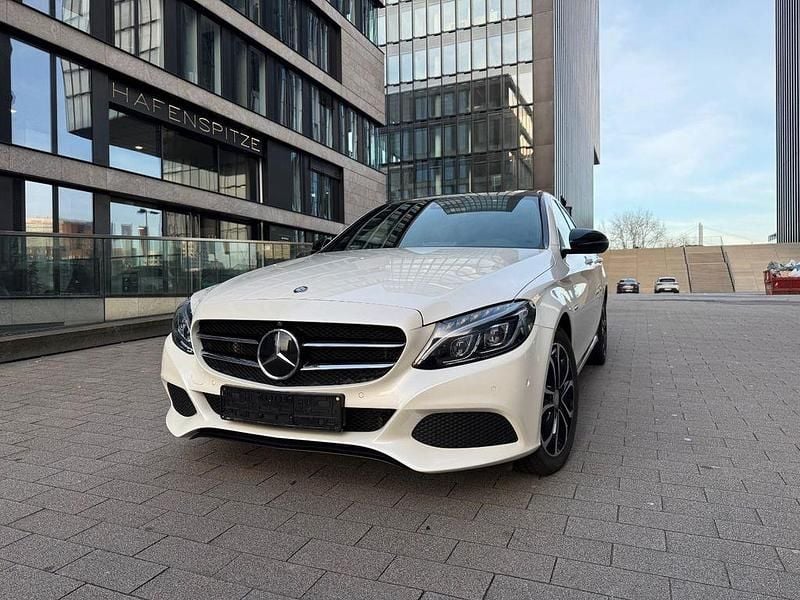 Weiß Gebraucht 2017 Mercedes C350e Limousine | 21.500 € (Fairer Preis) - Bild 1/4
