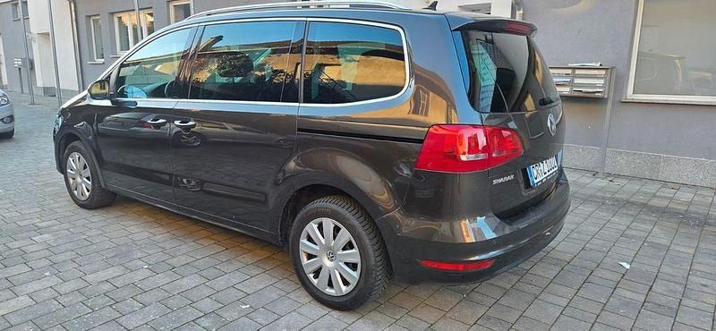 Gebraucht VW Sharan Highline 140 PS (102 kW) 2015 Braun Van / Kleinbus