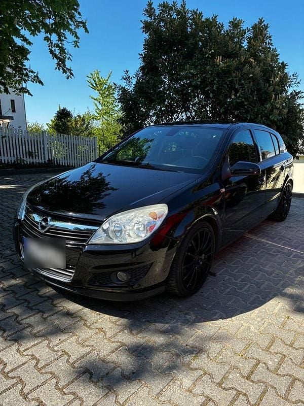Second-hand Opel Astra 116 CP (85 kW) 2007 Negru Berlinǎ