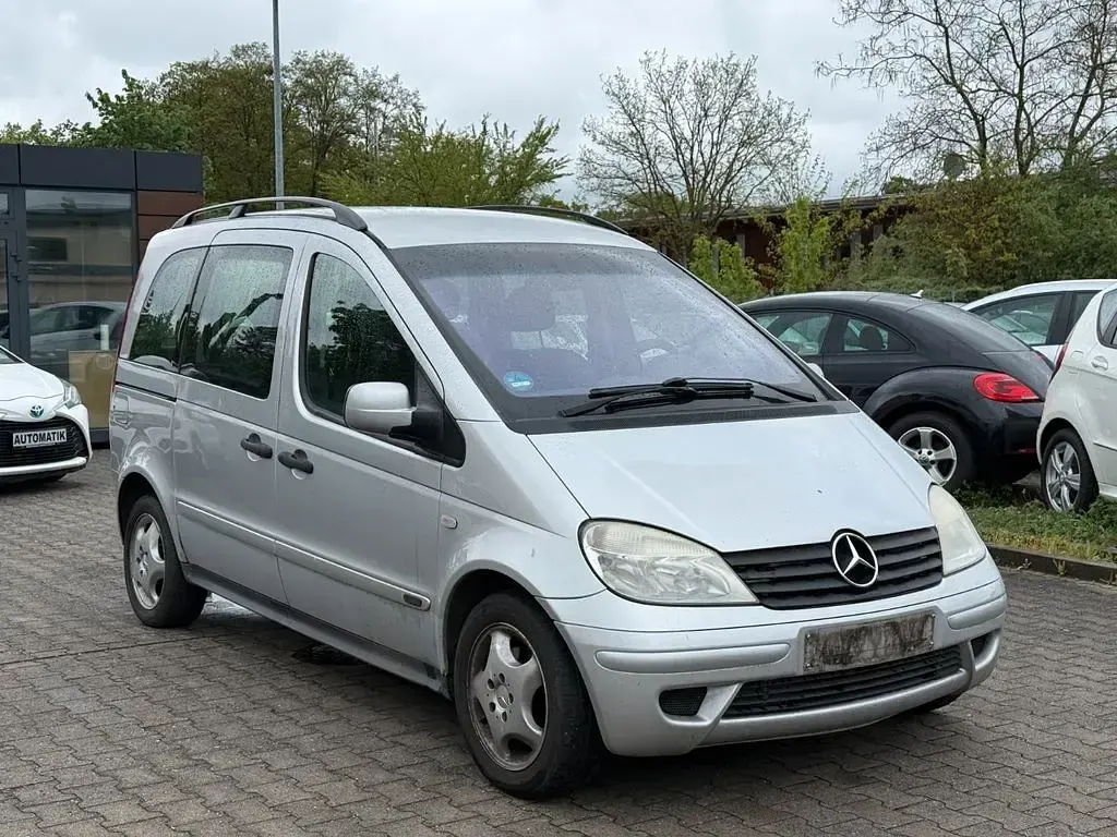 Gebraucht Mercedes Vaneo 102 PS (75 kW) 2003 Silber Van / Kleinbus