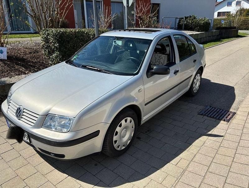 Silber Gebraucht 1999 VW Bora Basis Limousine | 3.000 € (Etwas zu teuer) - Bild 1/4