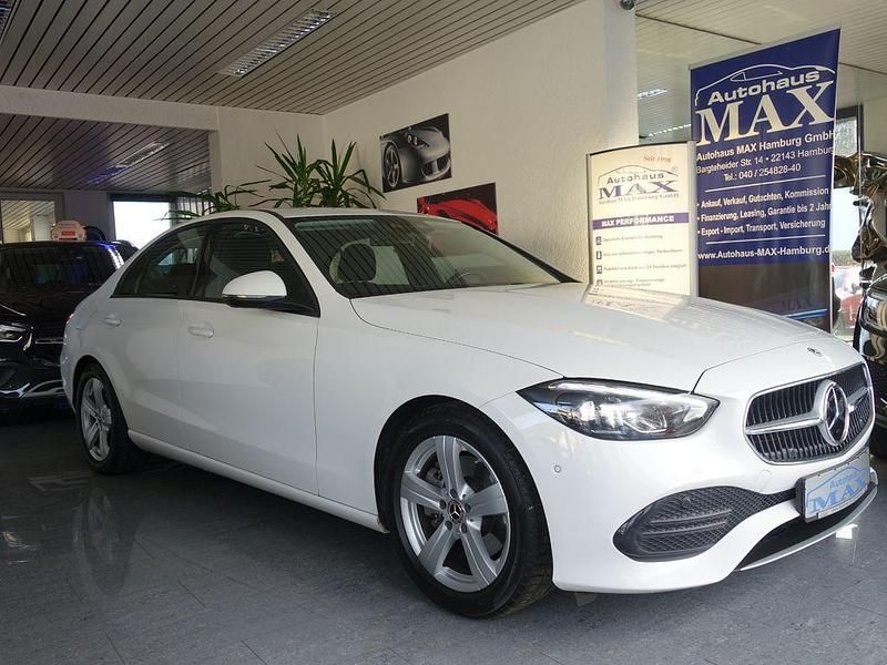 Weiß Gebraucht 2022 Mercedes C220 Limousine | 22.399 € (Fairer Preis) - Bild 1/4