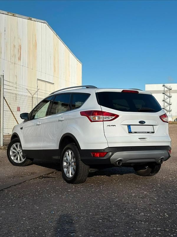 Gebraucht Ford Kuga Titanium 150 PS (110 kW) 2016 Weiß SUV