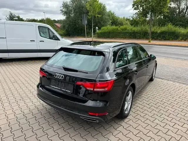 Gebraucht Audi A4 Sport 122 PS (89 kW) 2019 Schwarz Kombi