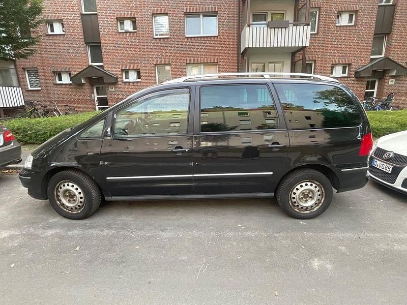 Schwarz Gebraucht 2004 VW Sharan Goal Van / Kleinbus | 1.750 € (Superpreis) - Bild 1/4