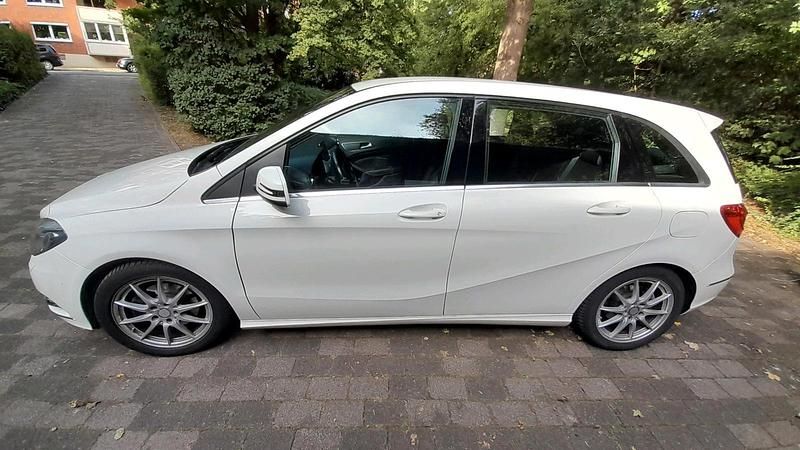 Weiß Gebraucht 2014 Mercedes B180 Van / Kleinbus | 10.500 € (Superpreis) - Bild 1/4