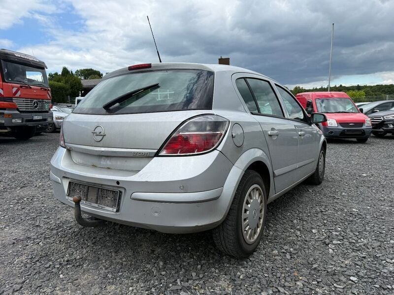 Gebraucht Opel Astra Edition 110 PS (80 kW) 2008 Silber Limousine