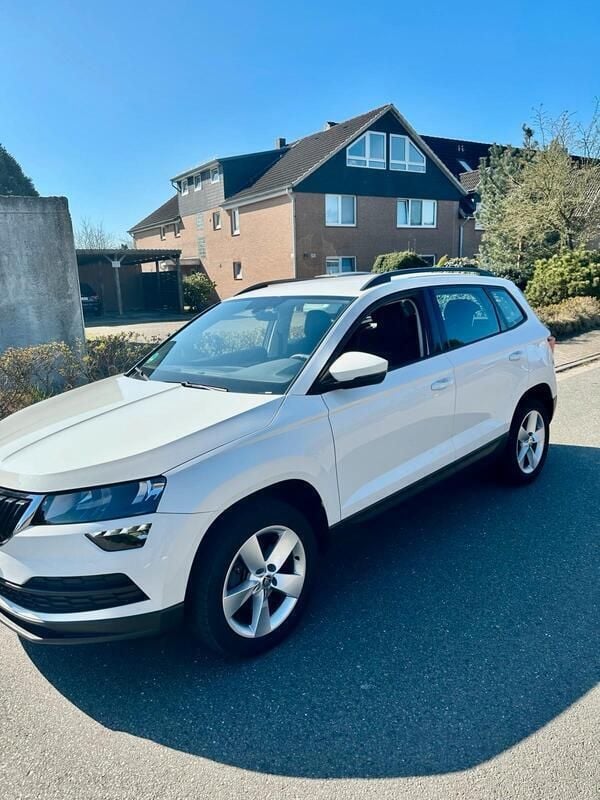 Weiß Gebraucht 2020 Skoda Karoq SUV | 16.250 € (Superpreis) - Bild 1/4
